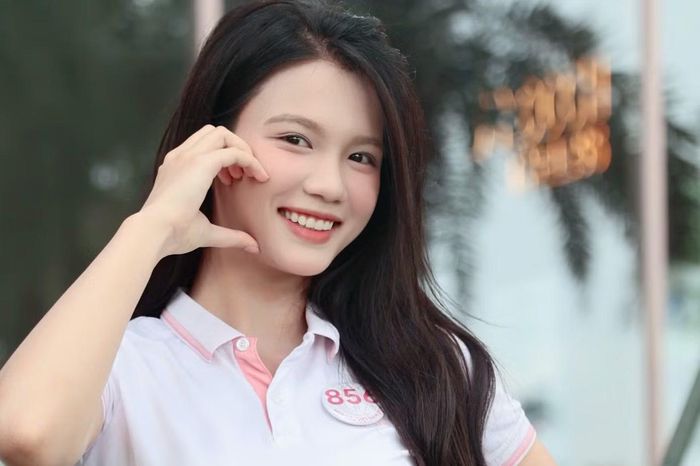 Theo Thúy Linh, quyết định đi làm không xuất phát từ việc gia đình không đủ khả năng chu cấp cho cô ăn học. Điều thôi thúc Thúy Linh tự kiếm thêm thu nhập là tình thương dành cho bố mẹ và mong muốn giảm bớt phần nào những vất vả của gia đình. "Khi lên đại học, tôi đã học tập và đi làm thêm rất nhiều, không phải vì bố mẹ không đủ sức nuôi tôi, mà vì tôi thấy thương và không muốn bố mẹ phải vất vả quá nhiều", Thúy Linh bày tỏ.