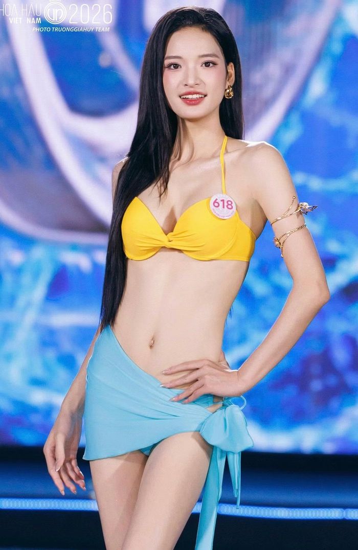 Tại sơ khảo Hoa hậu Việt Nam 2026, Tạ Thị Hoa từng chia sẻ mong muốn vào top 10. Tuy nhiên, sau quá trình rèn luyện tại nhà chung, cô trở nên mạnh dạn và tự tin hơn. Người đẹp Thái Nguyên thể hiện quyết tâm chinh phục vương miện trước thềm chung kết.