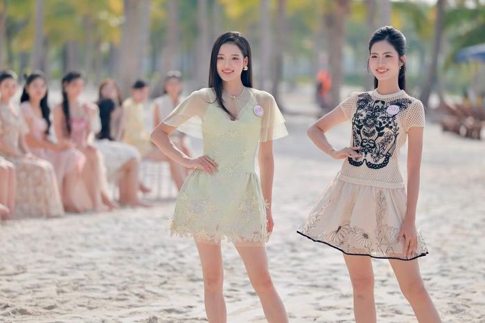 Tuy là gương mặt mới nhưng Tạ Thị Hoa ngày càng tiến bộ trong kỹ năng catwalk, trình diễn, biểu cảm trước ống kính. Tại nhà chung Hoa hậu Việt Nam 2026, cô và các thí sinh trải qua các lớp đào tạo toàn diện để hoàn thiện các kỹ năng trình diễn. Từ cô gái rụt rè, chưa từng thi sắc đẹp, Tạ Thị Hoa đã biết cách làm mình nổi bật trên sân khấu.