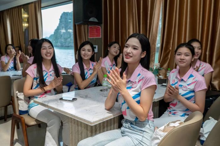 Tạ Thị Hoa và các thí sinh có những kỷ niệm đẹp tại vịnh Lan Hạ và làng chài Việt Hải trong vòng chung khảo. Cô cho biết đây là lần đầu trải nghiệm đi tàu trên vịnh và tới thăm làng chài trên đảo. Những hoạt động ở cuộc thi Hoa hậu Việt Nam giúp cô mở rộng thêm hiểu biết về cuộc sống và những nét đặc sắc văn hóa của nhiều vùng miền trên cả nước.