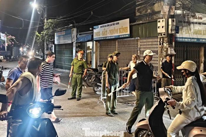 Cảnh sát phong tỏa hiện trường vào tối 20/10. Ảnh: Thanh Phong.
