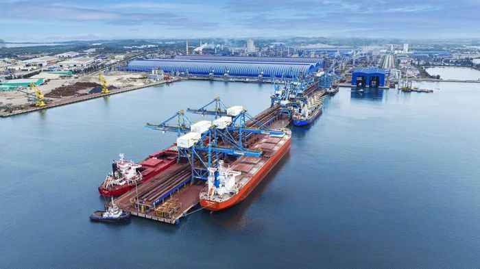 Cảng nước sâu Dung Quất tạo lợi thế lớn cho phát triển công nghiệp và logistics.