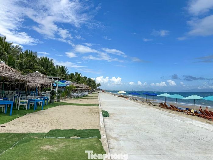 Không chỉ góp phần bảo vệ bờ biển, tuyến kè còn được người dân địa phương kỳ vọng sẽ hạn chế thiệt hại đối với nhà cửa, cơ sở kinh doanh ven biển mỗi khi thời tiết xấu.