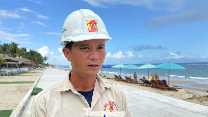 Tại khu vực phường Hội An Đông, ông Nguyễn Văn Đoàn - phụ trách thi công bờ kè - cho biết các đơn vị đang hoàn thiện những hạng mục cuối, vệ sinh và hoàn trả mặt bằng để người dân thuận tiện đi lại, kinh doanh. “Các hạng mục bê tông, mái kè và mặt đường cơ bản đã hoàn thành. Chúng tôi đang tập trung hoàn thiện công trình, bảo đảm tiến độ và an toàn cho người dân trước mùa mưa bão”, ông Đoàn nói.