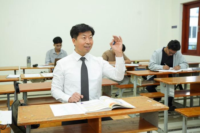 Ông Choi trong một tiết học ở Trường Đại học Mở TPHCM.