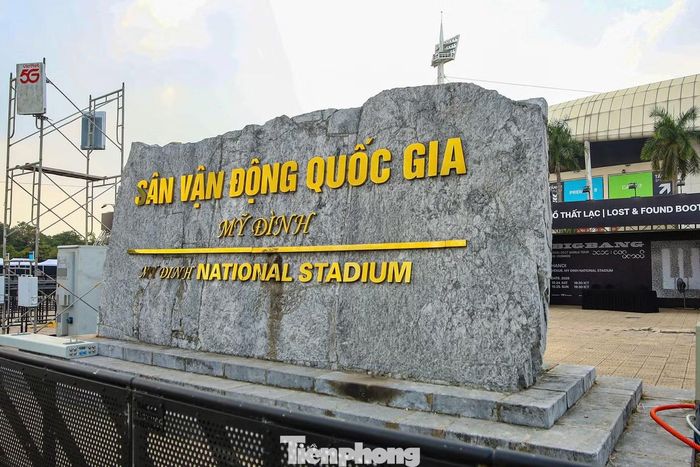 Chỉ còn vài ngày nữa, Big Bang gặp gỡ khán giả Việt Nam trong khuôn khổ chuyến lưu diễn Big Bang 2026-2027 World Tour . Hai đêm nhạc diễn ra tối 24 và 25/10 tại sân vận động quốc gia Mỹ Đình, Hà Nội. Đây là chuyến lưu diễn thế giới đầu tiên của Big Bang với tư cách một nhóm sau khoảng 9 năm, đồng thời đánh dấu cột mốc 20 năm hoạt động của nhóm nhạc Hàn Quốc. Ba thành viên tham gia chuyến lưu diễn gồm G-Dragon, Taeyang và Daesung.