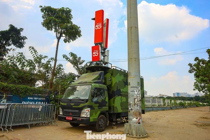 Ban tổ chức cũng khuyến cáo khán giả chuẩn bị sẵn vé điện tử trước khi đến lượt kiểm tra để quá trình xác minh diễn ra nhanh chóng. Trường hợp gặp sự cố khi sử dụng vé điện tử, người tham dự cần đến quầy hỗ trợ thông tin được bố trí tại khu vực tổ chức để được nhân viên hướng dẫn xử lý.