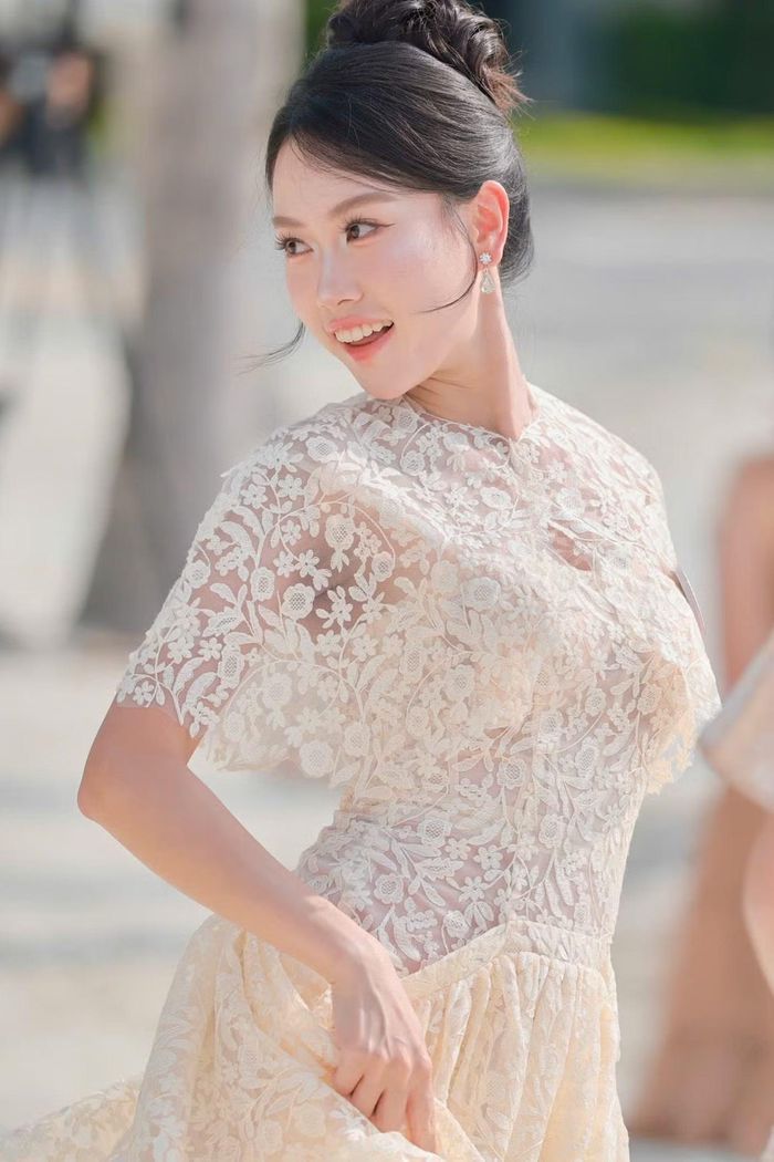  Với Diệu Anh, Hoa hậu Việt Nam không phải quyết định nhất thời mà là giấc mơ đã được nuôi dưỡng từ thuở nhỏ. 