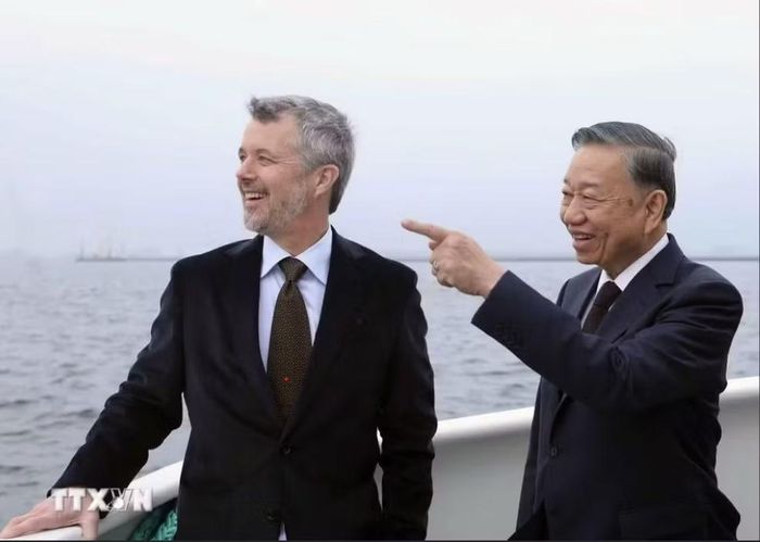 Tổng Bí thư, Chủ tịch nước Tô Lâm cùng Nhà vua Đan Mạch Frederik X thăm dự án đảo nhân tạo Lynetteholm. Ảnh: TTXVN