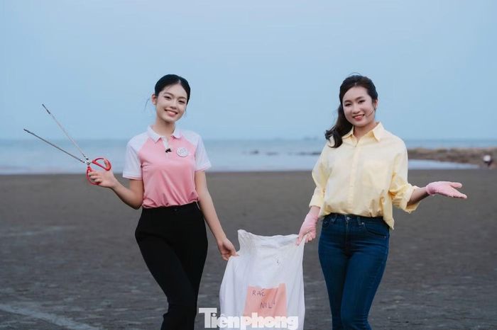 Trong chuỗi hoạt động tại vòng chung kết, việc thu gom rác trên bãi biển và vận động giảm rác thải nhựa là trải nghiệm được Uyên Nhi nhắc đến với nhiều ấn tượng. Theo cô, đây là những việc làm thiết thực, góp phần bảo vệ môi trường và lan tỏa thông điệp tích cực đến cộng đồng.