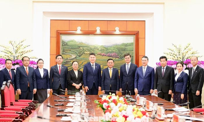 Thường trực Ban Bí thư Trần Cẩm Tú cùng các đại biểu tại buổi tiếp. Ảnh: Xuân Tùng