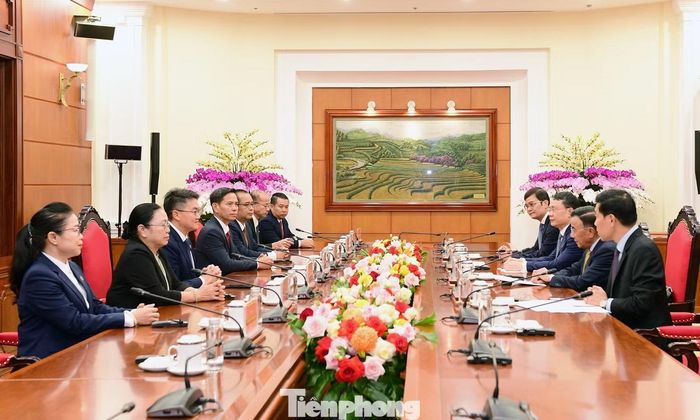 Thường trực Ban Bí thư Trần Cẩm Tú tiếp đoàn đại biểu T.Ư Đoàn TNNDCM Lào. Ảnh: Xuân Tùng