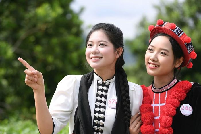Nguyễn Thị Hoa cùng các thí sinh đã có cơ hội trải nghiệm cảnh sắc hùng vĩ và những nét văn hóa độc đáo của nhiều tỉnh vùng cao. Họ được mặc trang phục truyền thống của các dân tộc, tới thăm bản làng nguyên sơ, hòa vào nhịp sống của bà con tại các phiên chợ...