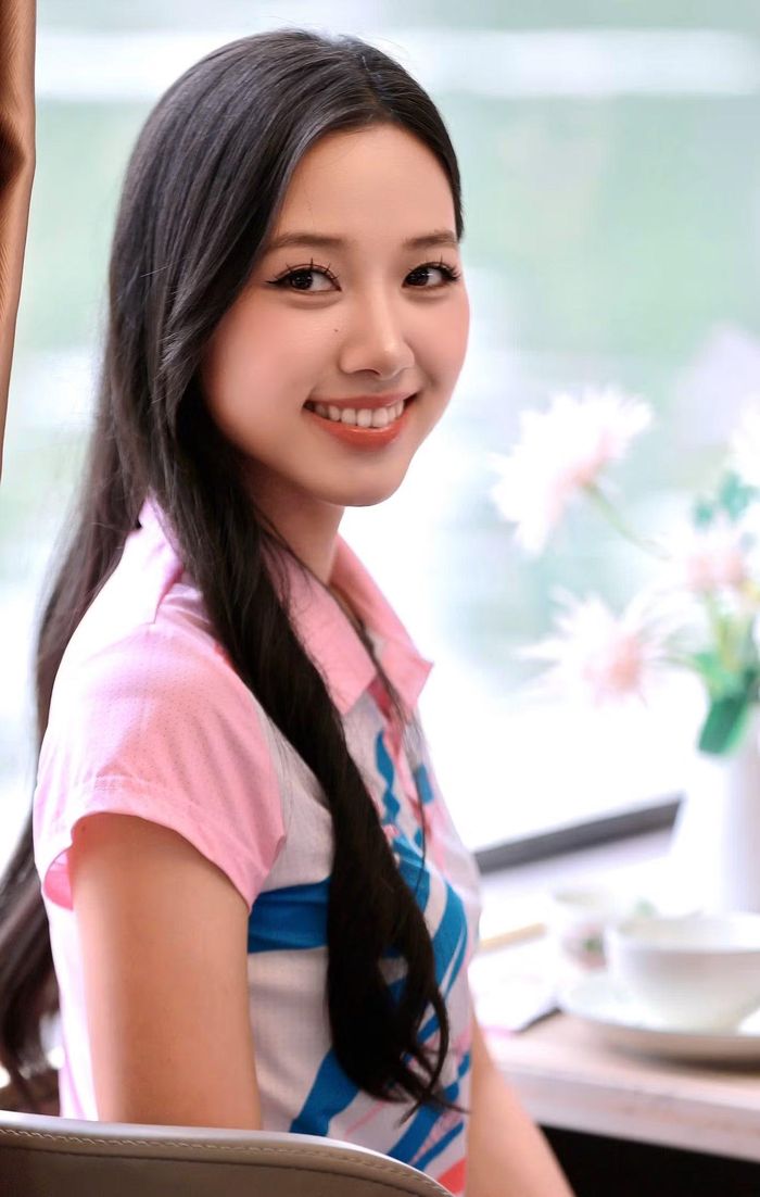 Được so sánh với đàn chị, Nguyễn Thị Hoa nói cô thấy vui và tự hào. “Chị Đỗ Hà là một trong những Hoa hậu Việt Nam mà tôi rất thích. Tôi đam mê theo dõi giới beauty queen nên biết rõ hành trình của chị từ khi đăng quang”, cô nói.