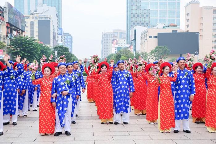 52 cặp đôi rạng rỡ trong ngày hạnh phúc