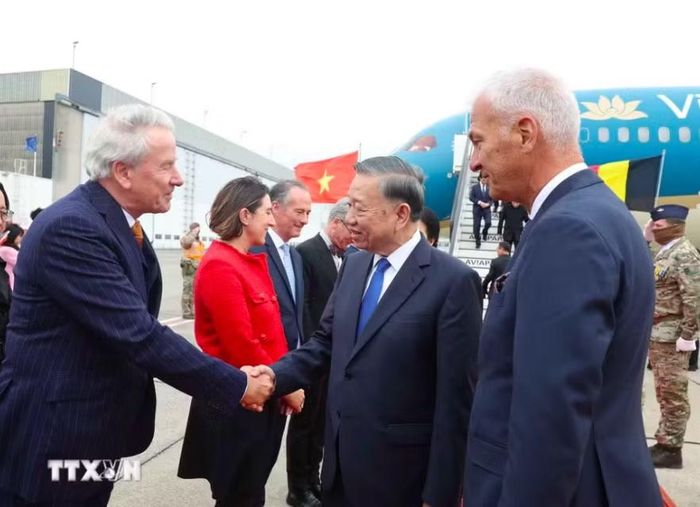 Tổng Bí thư, Chủ tịch nước Tô Lâm và Phu nhân Ngô Phương Ly đến Brussels, bắt đầu thăm chính thức EU và Bỉ. Ảnh: TTXVN