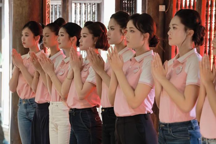Qua các hoạt động tìm hiểu lịch sử, Hạ Nghi suy nghĩ nhiều hơn về sự hy sinh của thế hệ đi trước. “Với tôi, lòng biết ơn không chỉ nằm ở việc nhớ về quá khứ, mà còn ở cách mình sống tử tế, có trách nhiệm và nỗ lực để xứng đáng với những điều tốt đẹp mình đang được thừa hưởng hôm nay”, cô nói.