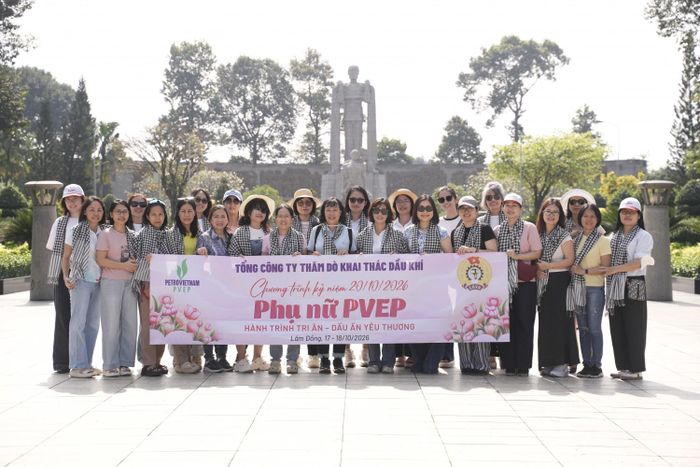 Nữ cán bộ, người lao động PVEP tham gia chương trình về nguồn tại Phan Thiết (Lâm Đồng) khu vực phía Nam