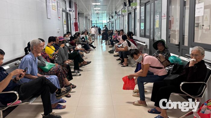Rút ngắn thời gian chờ là một mục tiêu của mô hình thi đua chuyển đổi số gắn với học và làm theo Bác tại Bệnh viện Đa khoa khu vực Đông Triều.