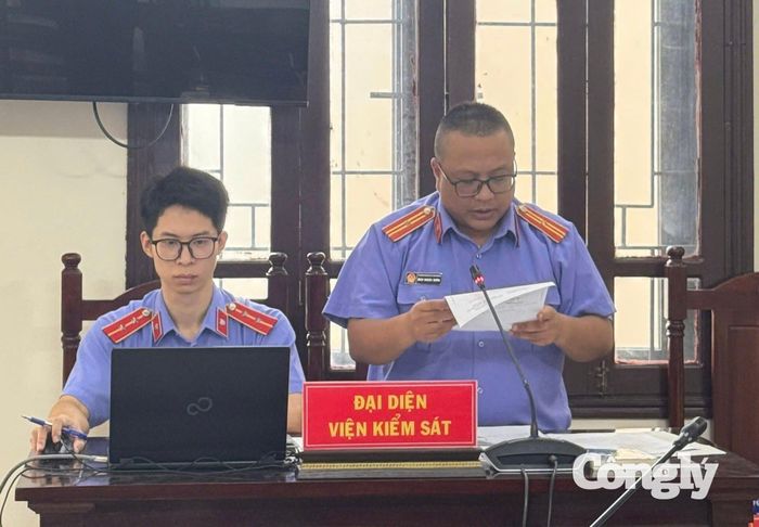 Đại diện VKSND khu vực 4 – Quảng Ninh phát biểu tại phiên tòa.