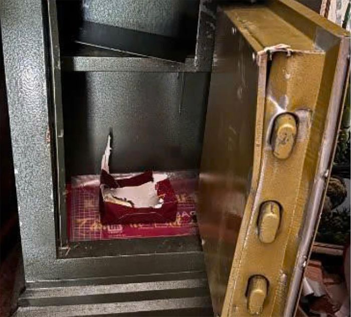 Đối tượng An phá két sắt, trộm hơn 25 chỉ vàng tại một nhà dân ở xã Nam Đàn. Ảnh: Công an Nghệ An