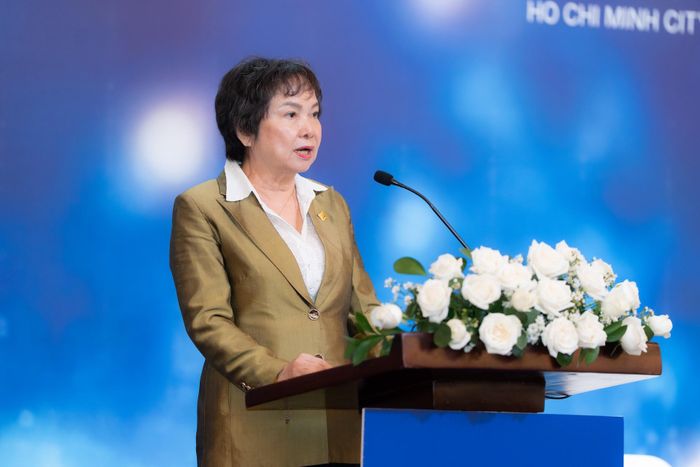 Bà Cao Thị Ngọc Dung, Chủ tịch HĐQT PNJ gửi lời xin lỗi tới các cổ đông. Ảnh: PNJ