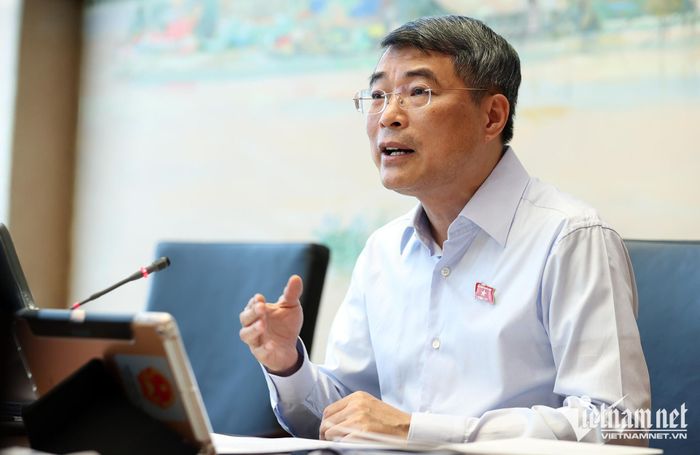 Thủ tướng: Nếu không kiểm soát được giá thuốc, trang thiết bị y tế, không cắt giảm được những chi phí trung gian bất hợp lý, gánh nặng đối với người bệnh, ngân sách nhà nước và quỹ bảo hiểm y tế sẽ tiếp tục gia tăng