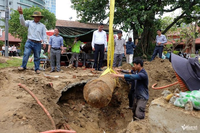 Khẩu súng dài 2,95m, được đúc bằng gang.