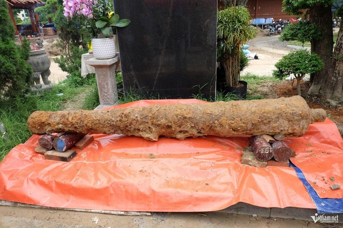 Khẩu súng thần công có niên đại gần 200 năm được tìm thấy.