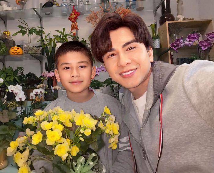 Ca sĩ Đan Trường trở lại hình ảnh thân quen sau tranh luận nhuộm tóc trắng.