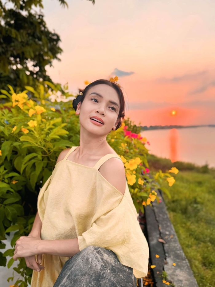 NSND Phạm Phương Thảo ngắm hoàng hôn.