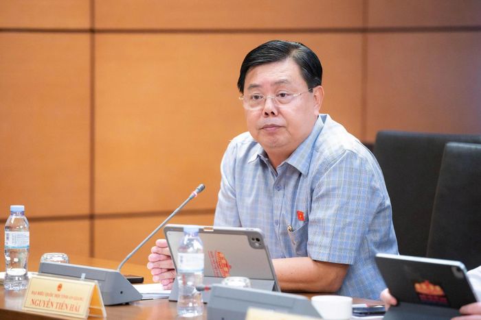 Bộ trưởng Nội vụ Nguyễn Tiến Hải ký Quyết định thành lập Tổ công tác rà soát vị trí việc làm, xác định nhu cầu nhân lực và xây dựng phương án biên chế giai đoạn 2027-2031. Ảnh: Media QH.