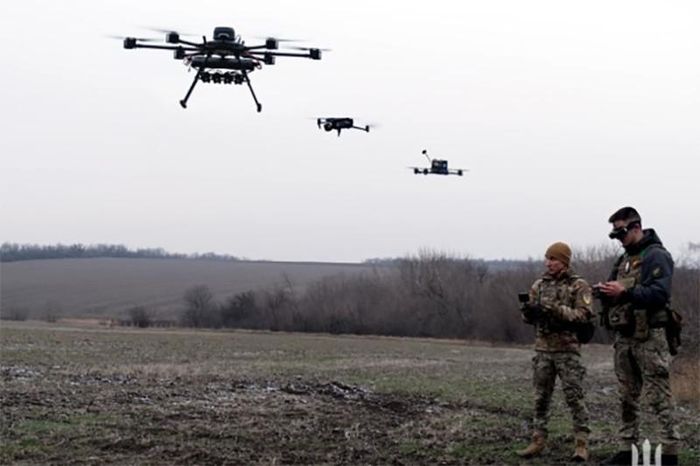 Các binh sĩ Ukraine điều khiển UAV tham gia chiến đấu. Ảnh: Ukrinform