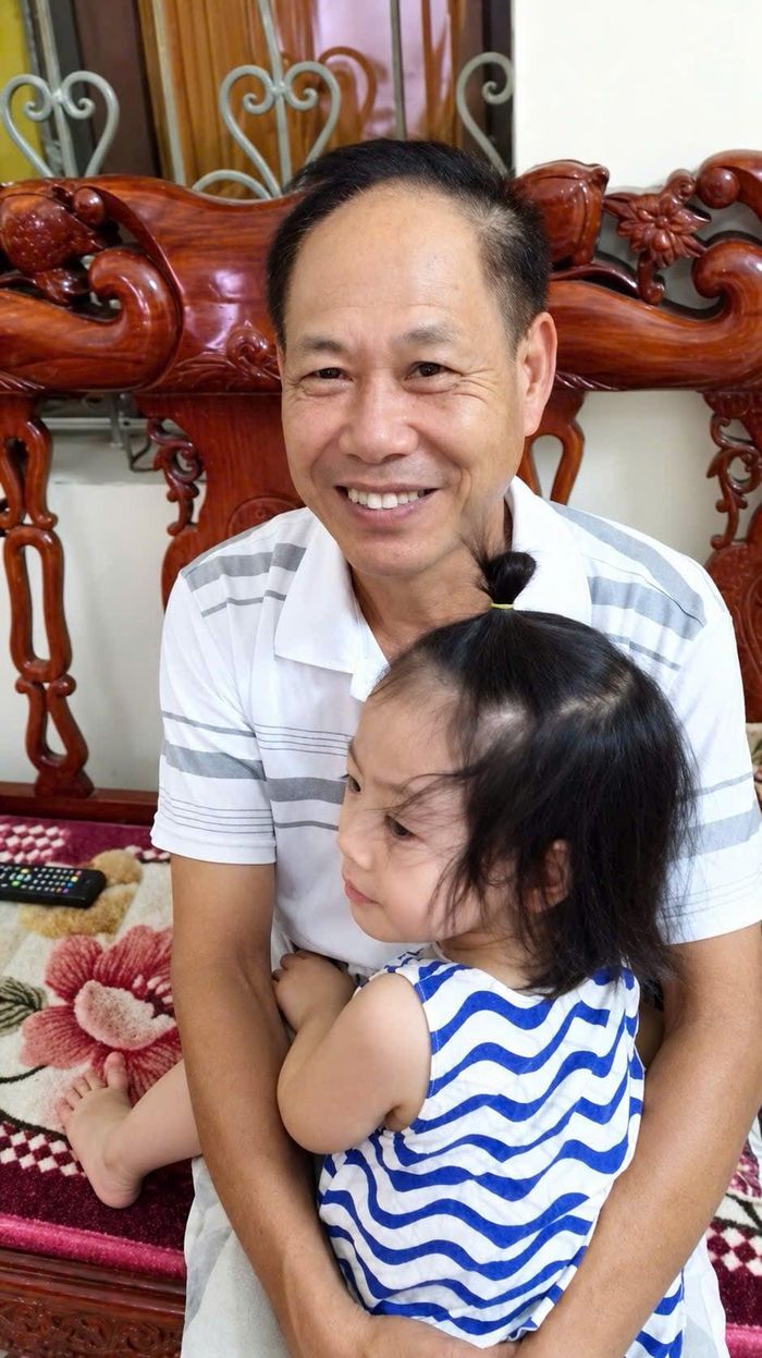 Bố của chị Lộc và cháu ngoại