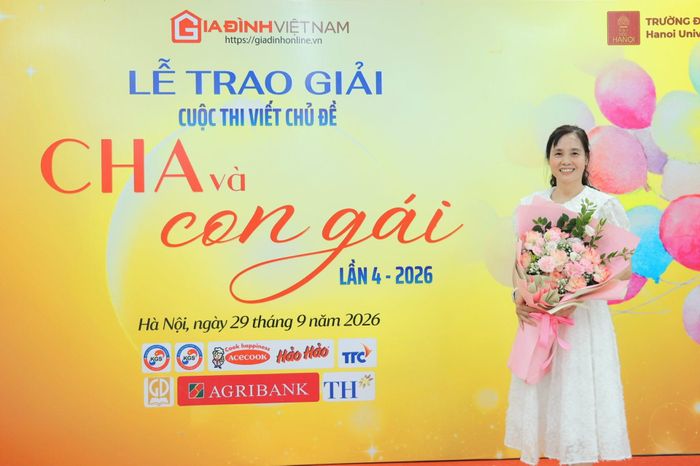 “Tôi mong mỗi người con hãy dành thời gian hỏi thăm cha, cùng cha ăn một bữa cơm, lắng nghe những câu chuyện cũ và đừng ngại nói lời yêu thương. Khi cha già yếu, hãy kiên nhẫn chăm sóc, bởi người từng dìu dắt chúng ta cũng sẽ có lúc cần được chúng ta chở che”, chị Lộc nhắn nhủ.