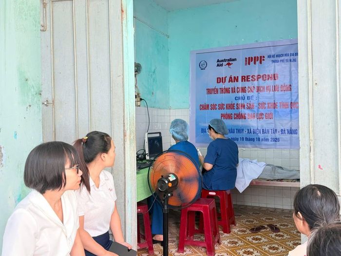 Tại chương trình, đội y tế lưu động đã tổ chức buổi truyền thông về chăm sóc sức khỏe sinh sản, kế hoạch hóa gia đình và phòng, chống bạo lực giới với sự tham gia của hơn 60 người khuyết tật, gồm cả nam và nữ.