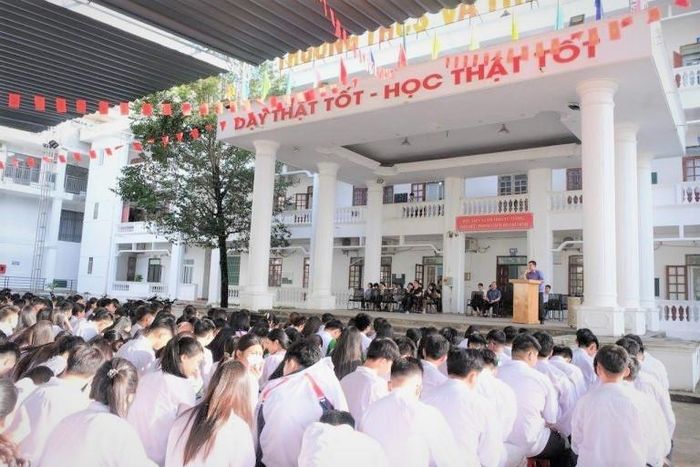 Toàn cảnh buổi tuyên truyền pháp luật tại Trường THCS và THPT Chu Văn An.