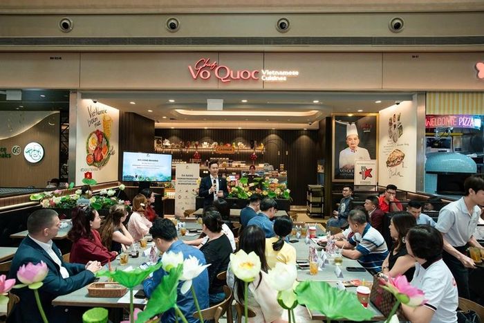 Khách mời cũng được thưởng thức các món ăn mang hương vị Đà Nẵng qua sự chế biến của đầu bếp tài hoa.