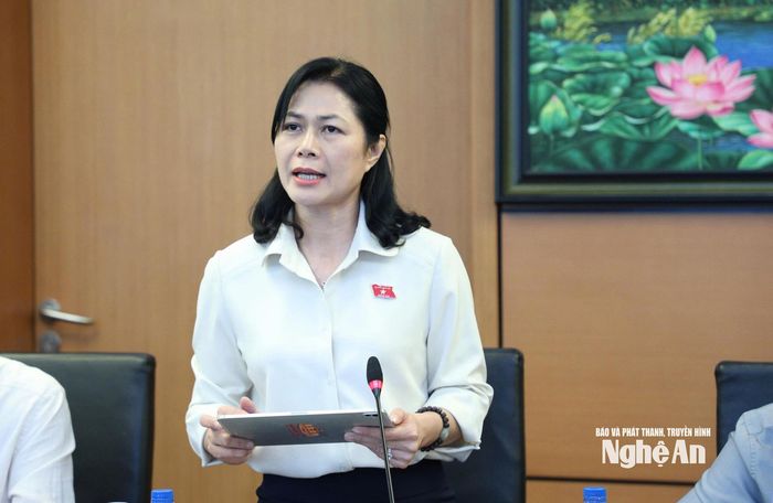 Đại biểu Vũ Thị Lan Anh - Ủy viên chuyên trách Ủy ban Công tác đại biểu của Quốc hội phát biểu thảo luận. Ảnh: Khánh Duy