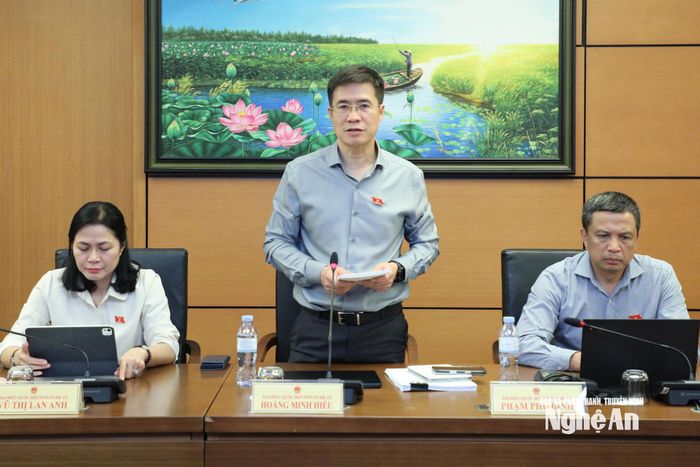 Đại biểu Hoàng Minh Hiếu - Ủy viên chuyên trách Ủy ban Pháp luật và Tư pháp của Quốc hội phát biểu thảo luận. Ảnh: Khánh Duy