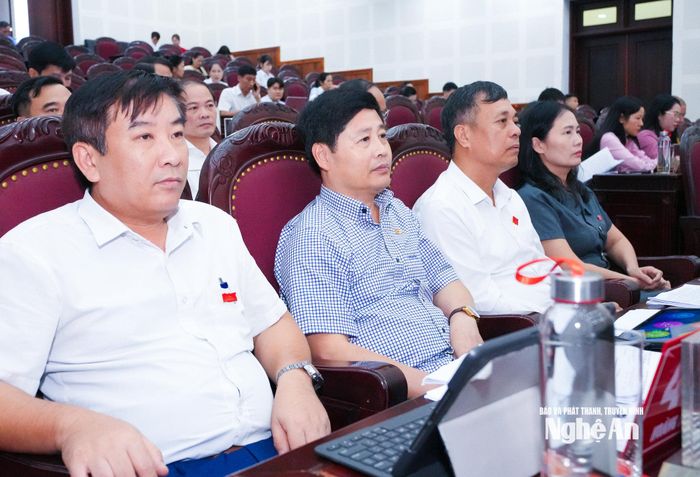 Các đại biểu HĐND tỉnh tham dự Kỳ họp. Ảnh: Mai Hoa
