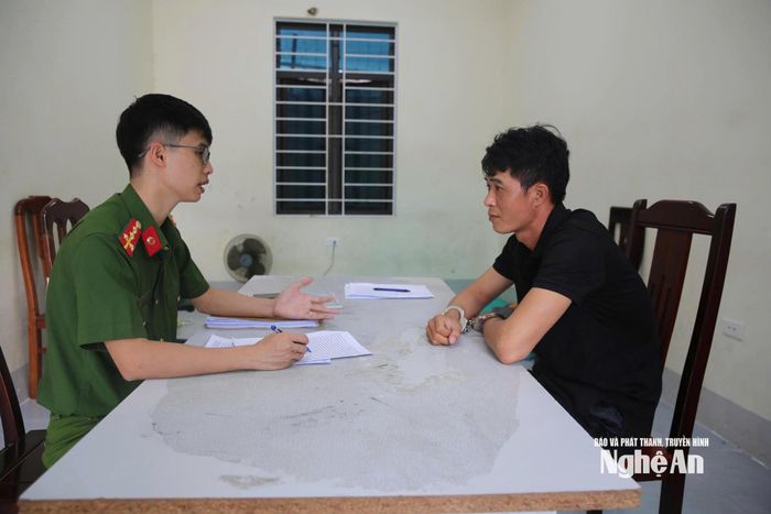 Đối tượng Nguyễn Đình An tại cơ quan Công an. Ảnh: Văn Hậu