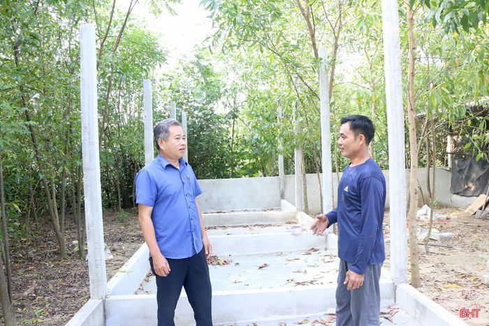 Anh Phạm Văn Thịnh mở rộng chuồng trại, dự kiến sẽ nuôi thêm 5 con hươu vào cuối năm nay.