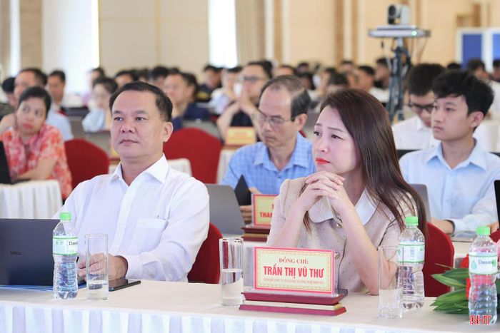 Các đại biểu tham dự hội nghị