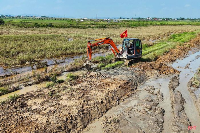 Xã Trường Lưu chuyển đổi ruộng đất trên diện tích 100 ha tại thôn Nguyệt Ao.