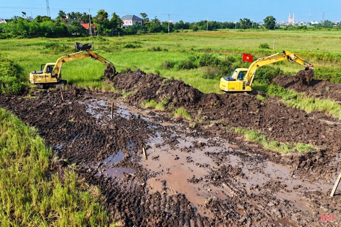 Để chuẩn bị cho vụ xuân 2027, xã Can Lộc triển khai chuyển đổi ruộng đất trên diện tích gần 60 ha tại thôn Quyết Tiến.
