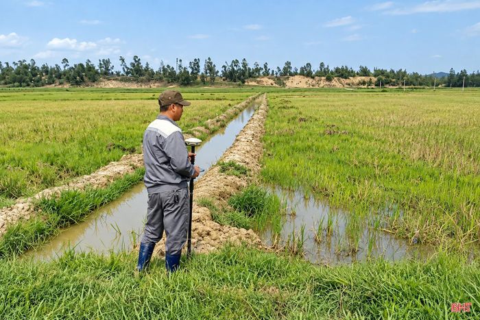Xã Lộc Hà triển khai đợt chuyển đổi, tập trung ruộng đất lần thứ ba trên diện tích 245 ha tại 2 thôn Yên Điềm và Thịnh Lộc.