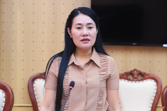 Đồng chí Nguyễn Thị Việt Hà – Phó Chủ tịch HĐND tỉnh phát biểu ý kiến tại kỳ họp.