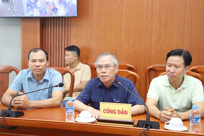 Công dân Nguyễn Ngọc Nhuẫn (TDP 31, phường Thành Sen) trình bày kiến nghị.
