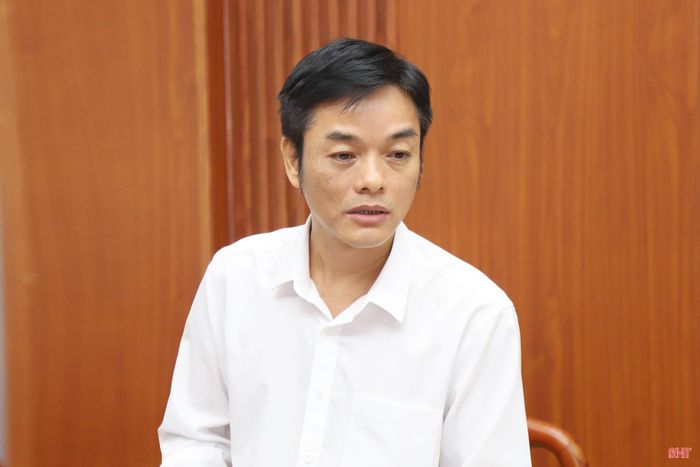 Đồng chí Lê Anh Sơn - Chánh Thanh tra tỉnh báo cáo một số nội dung tại phiên tiếp công dân.
